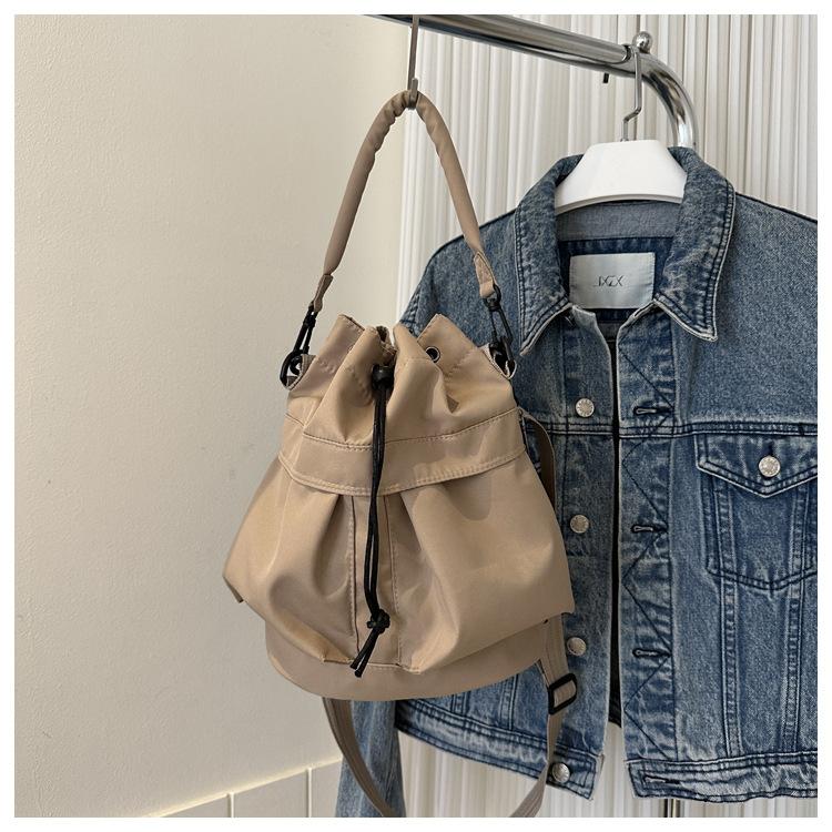 Fashionable and Cool New Winter Fashion Casual Large Capacity Oxford Cloth Hand-pull Drawstring One-shoulder Crossbody Bucket Bag