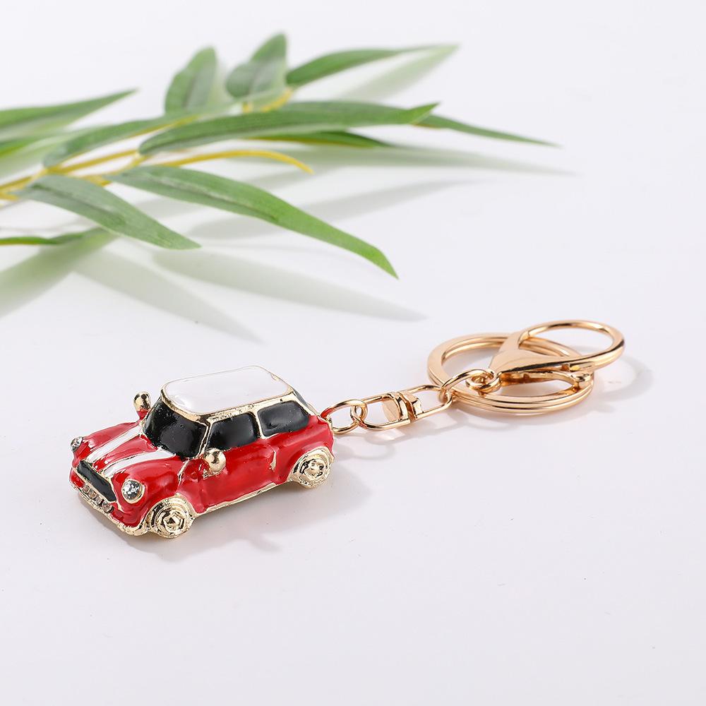 

Metal car keychain, mini vintage car, key pendant, European and American style, bag decoration