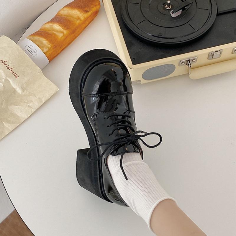 2024 Vår Høst Damesko med Kraftig Høy Hæl Enkelsko Svarte Platform Snøresko Elegante Runde Tå Mary Jane Loafers Sko