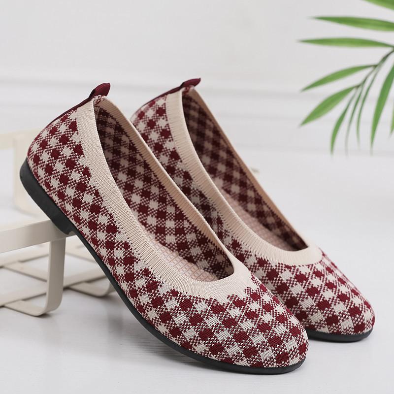 Breathable and Comfortable Old Beijing Cloth Shoes, Casual Slip-on Shoes for Women, Mother's Shoes, Fashionable Flying Woven Cloth Shoes