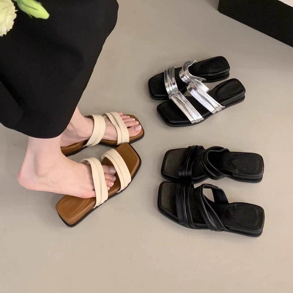 Thick-soled one-word slippers for women to wear in summer, new slope heel sandals, French gentle fairy wind open-toed beautiful sandals