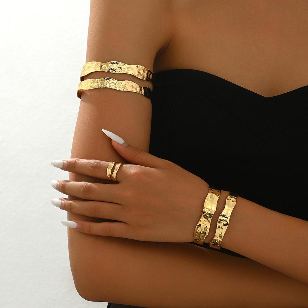 Adjustable Double Arm Open Bracelet: Sleek Design, Cold Aesthetic