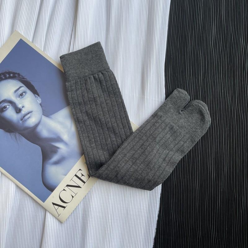 

Високоякісні Зручні М які Літні Тонкі Шкарпетки для Жінок з Розділеними Пальцями Бавовняні Однотонні Смугасті Двопалі Японські Harajuku Tabi Sox Size 35-40