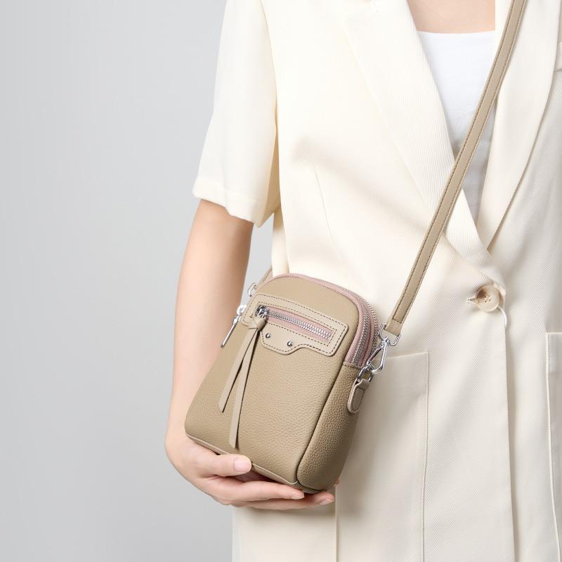 The First Layer of Cowhide, High-end Versatile Single Shoulder Messenger Bag, Small Bag for Mobile Phones, Women's New Leather Mobile Phone Bag.