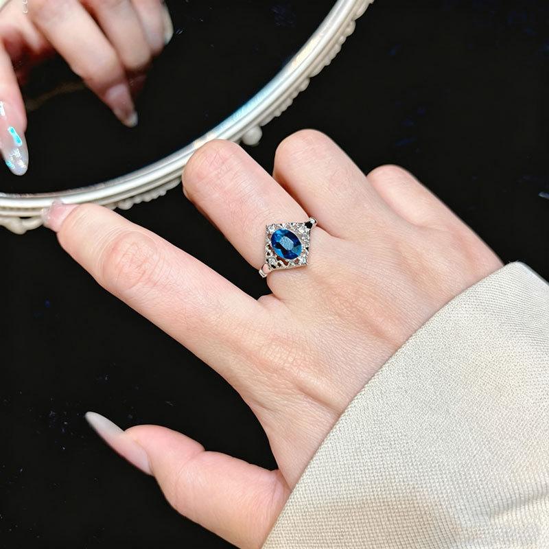 The New Blue Diamond Rhombus Flash Diamond Ring Is a Women's Exquisite Fashion and High-end Design Versatile Index Finger Ring.