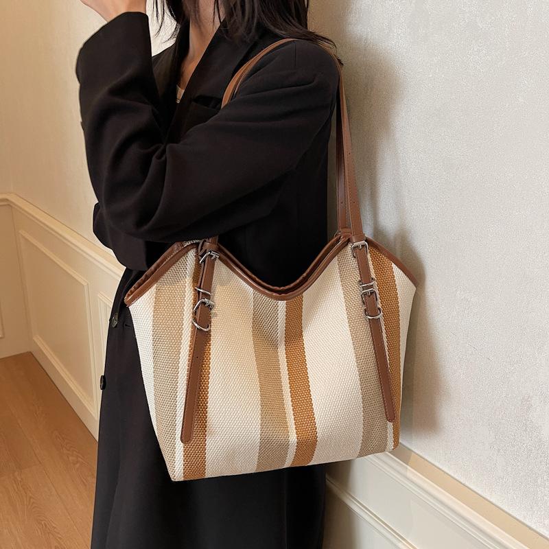 Large capacity women's shoulder bag, new retro contrasting color handbag, personalized striped fashion tote bag