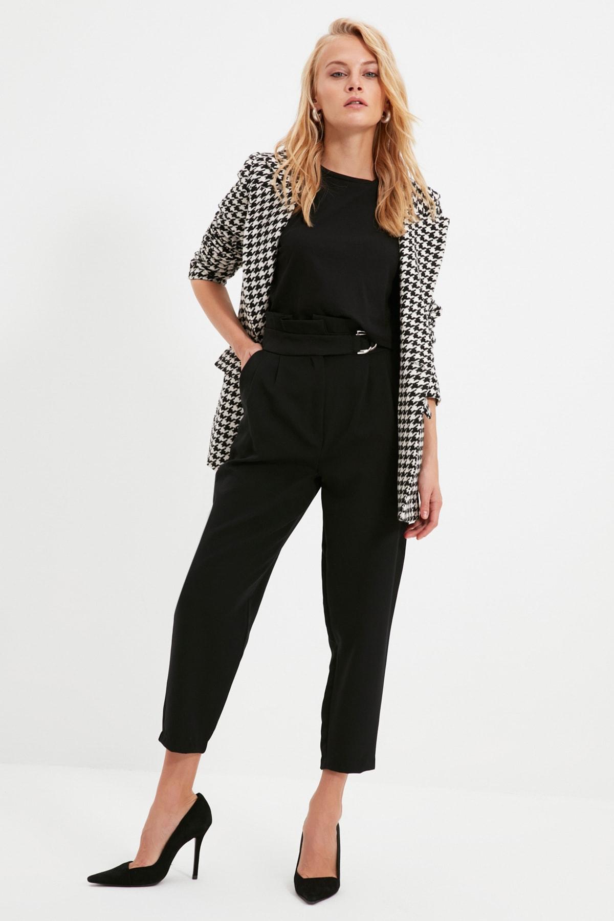 

Черные брюки с тканой пряжкой и детальной отделкой TWOAW20PL0466