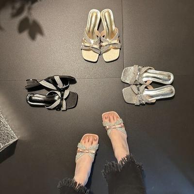 Pantoufles été 2025 pour femmes nouvelles sandales à talons épais avec nœud strass à bout carré à bout ouvert mode polyvalente talons hauts