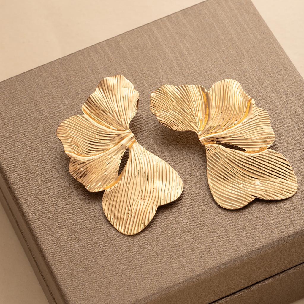 Exaggerated Design Irregular Pleated Petal Earrings Niche Personalized Flower Stud Earrings Retro Atmospheric Earrings