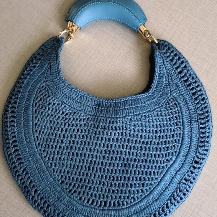 

Luxury Crescent-shaped Woven Handbag Stylish Hollow Design Women s Underarm Bag Casual and Versatile Straw Beach Vacati Bag темно-синього кольору