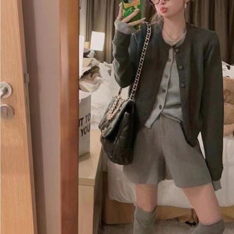 

Salt wear fake two-piece sweater women s autumn temperament elegant new simple design sense thin knitted cardigan top average size черный серый