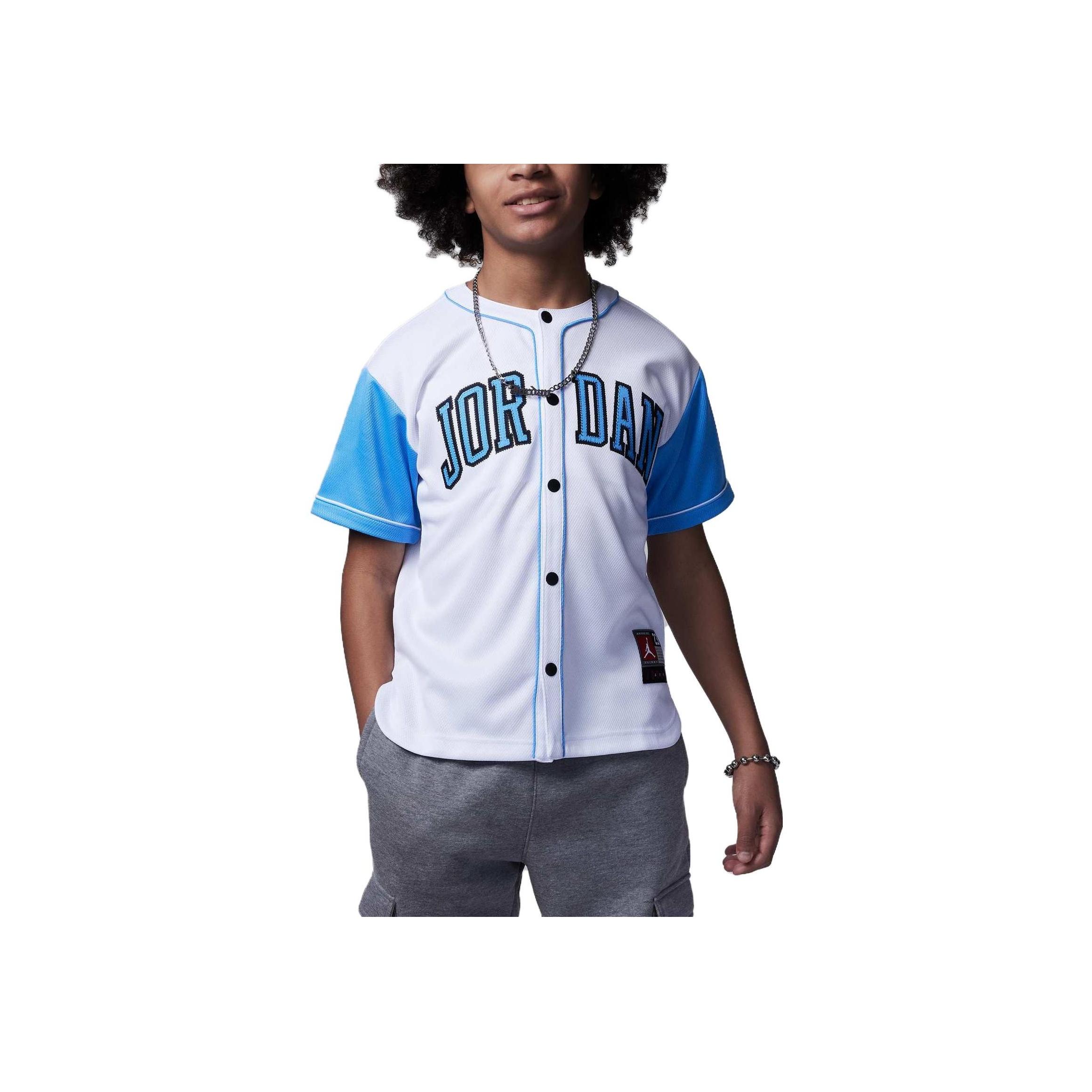 

Jordan Футболка с вышитыми буквами, логотипом и номером, цветными блоками, круглым вырезом, одной пуговицей, коротким рукавом, детские топы белого цвета FQ0573-100 S