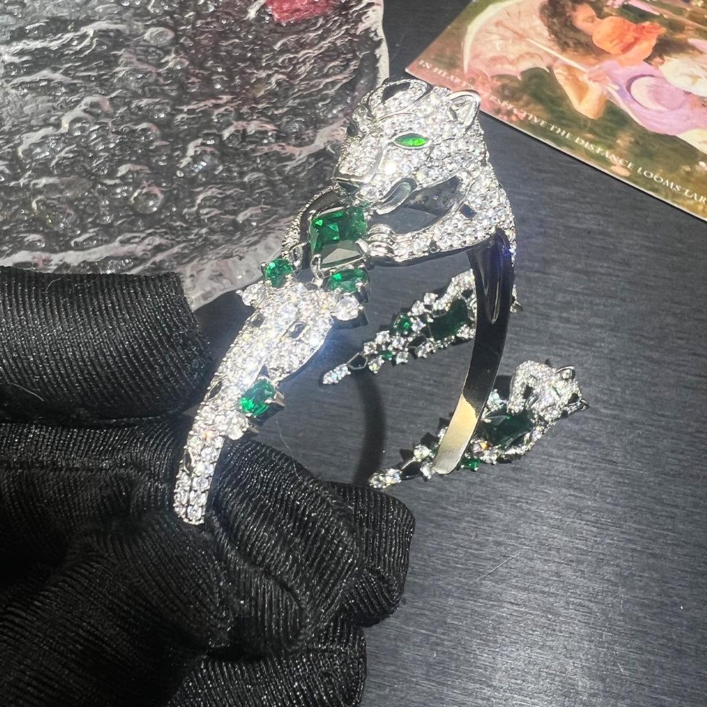 Seiko Zirkon Eingelegte Leoparden Armreif Ohrringe - Fortschrittliches Design, Europäischer und Amerikanischer Stil