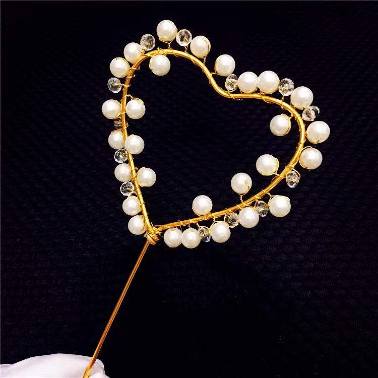 Coroană de Prințesă pentru Zi de Naștere cu Aripi de Pene, Perle și Cristale – Mini Accesorii pentru Copii