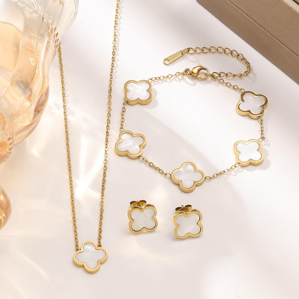 Perlmutt Vierblättriges Kleeblatt Schmuckset: 18K Gold Titanstahl Armband, Halskette & Ohrringe für Damen white