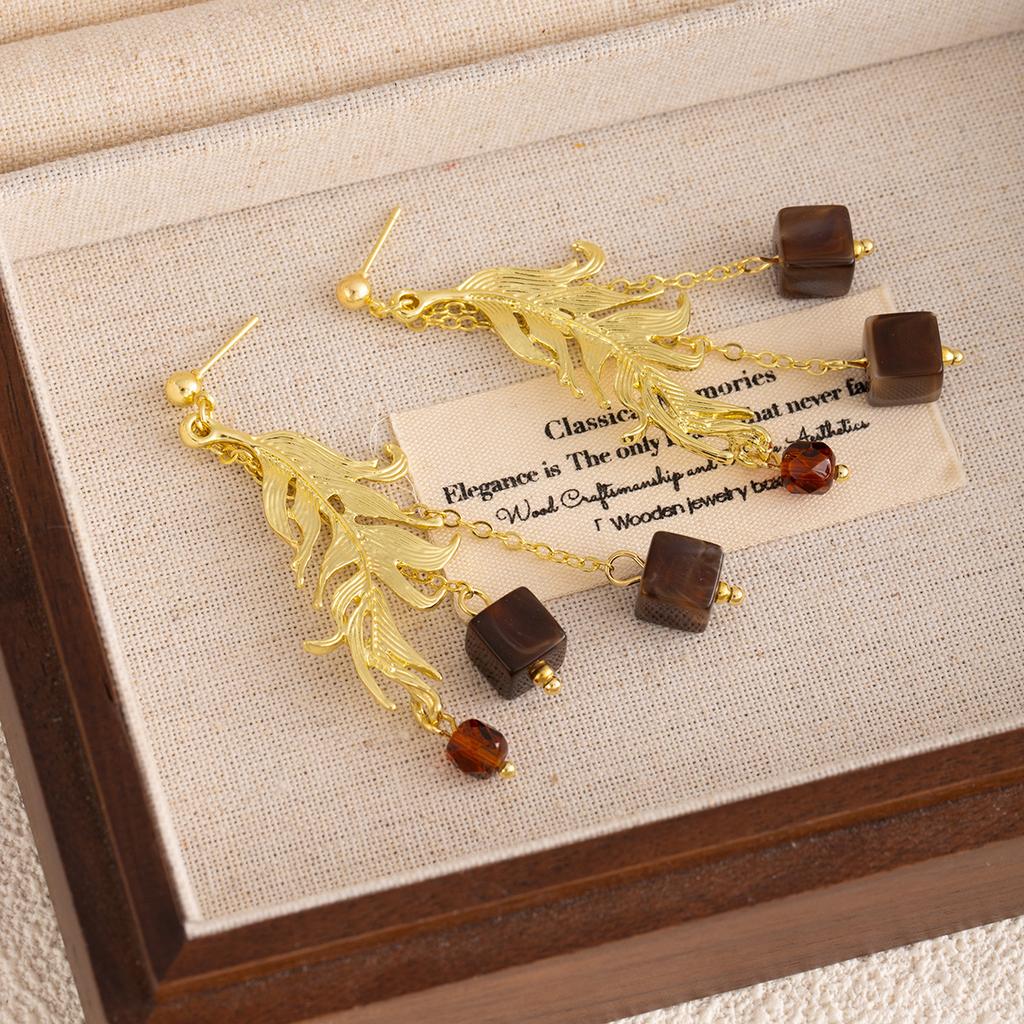 Medieval Gold Yiyu Pendant Earrings, Court Retro Leaf Square Earrings, Niche Light Luxury High-End Earrings.