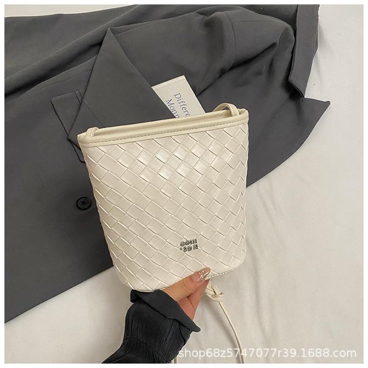 Summer Shoulder Small Bag Women's 2025 New Trend Korean Niche Bucket Bag Super Fire Messenger Versatile Woven Bag