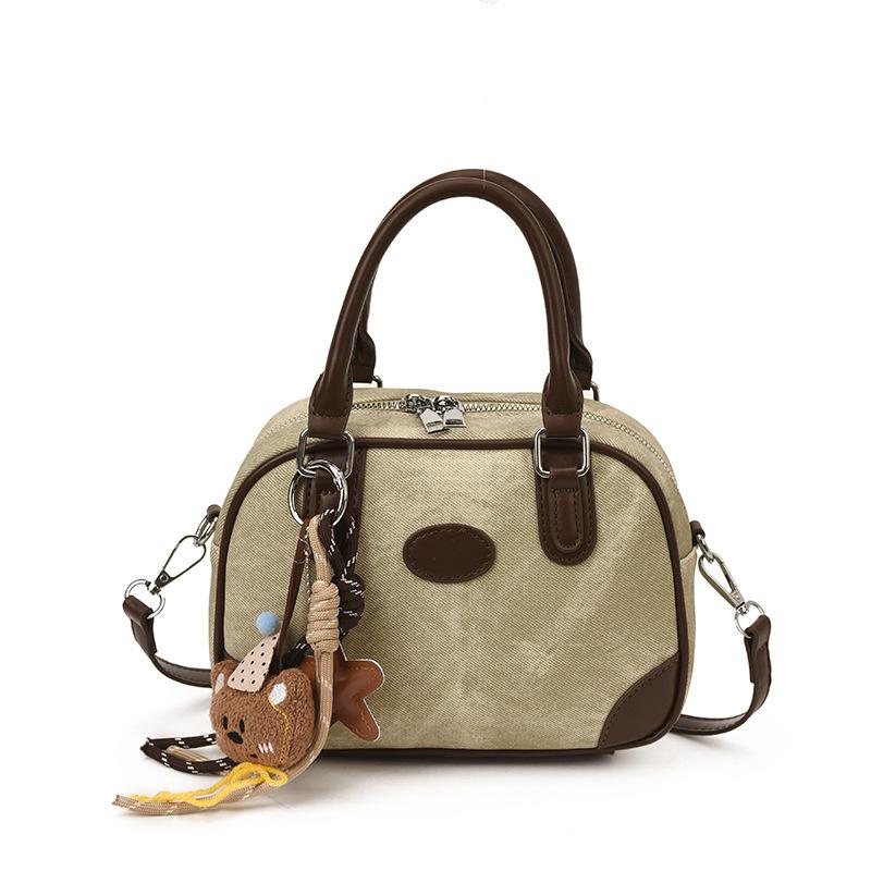 2025 autumn new single shoulder messenger bag small square bag simple portable high value retro women's niche fashion hand bag