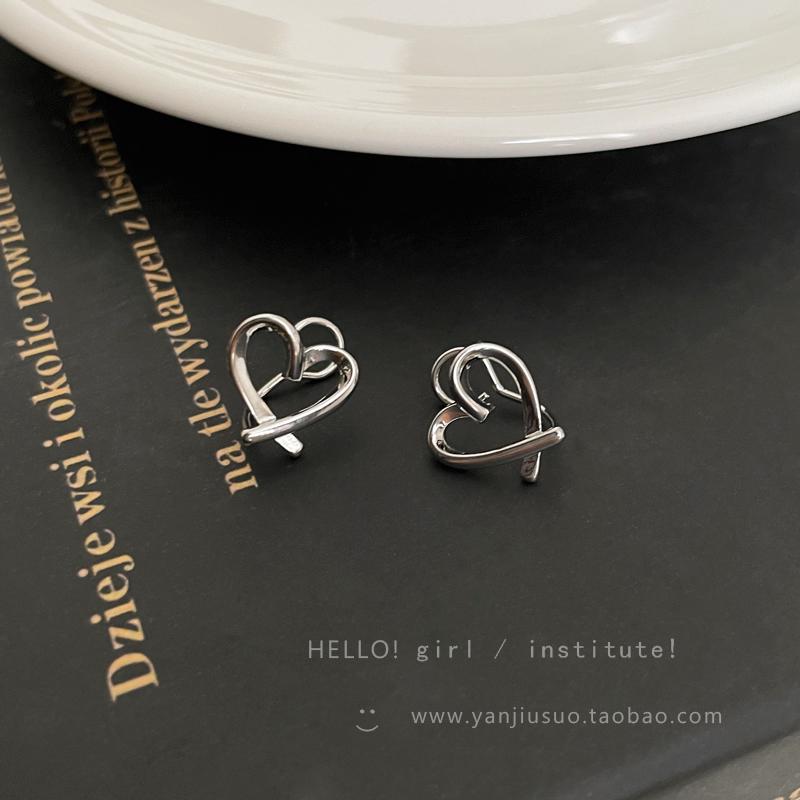 Versatile Heart Ear Cuff for Women: Wear Without Piercing, Sleep Friendly, Elegant Peach Heart Design