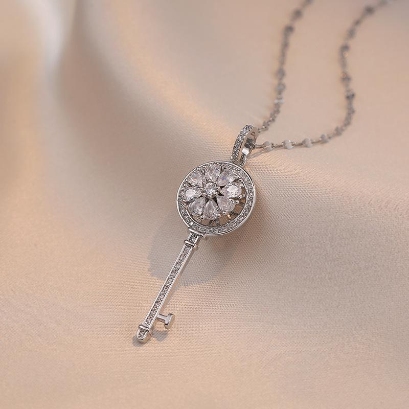 Fashion Vintage Zircon Key Rotate Pendant Necklaces for Women Classic Stainless Steel Relief Jewelry Accessories Gifts for Lover