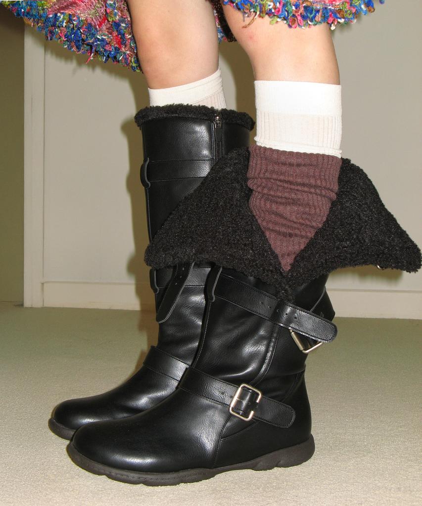 Foggy Moody Ember 0034. Belted Fur Boots - 2Colors