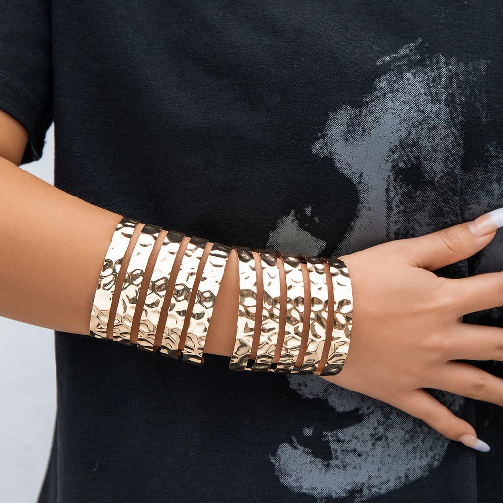 JMXD-Schmuck, offenes Armband mit hohler Linie und flüssigem Percussion-Muster, übertriebenes, breitseitiges geometrisches Punk-Armband