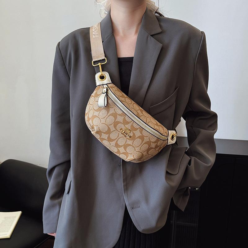 Premium bag women's new retro printed messenger bag women's breast bag wide shoulder strap women's bag casual bag trendy girl