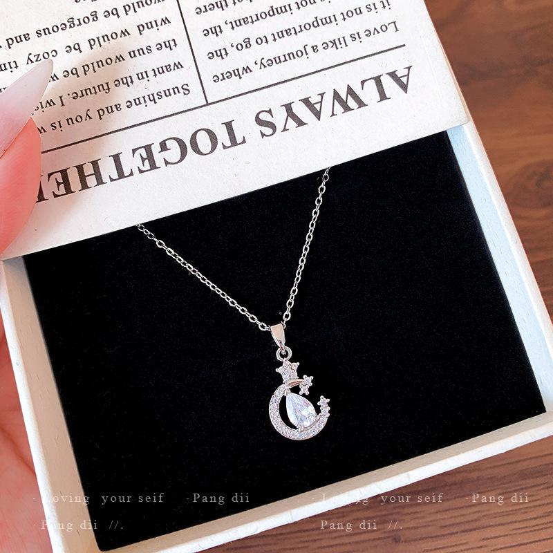 Female Niche Exquisite Versatile Dreamy Star and Moon Necklace