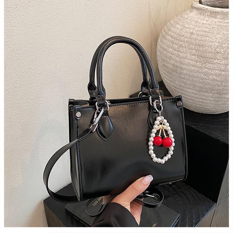 

Premium handbag femininity small square bag spring and summer new fashion versatile single shoulder messenger bag tide чорний