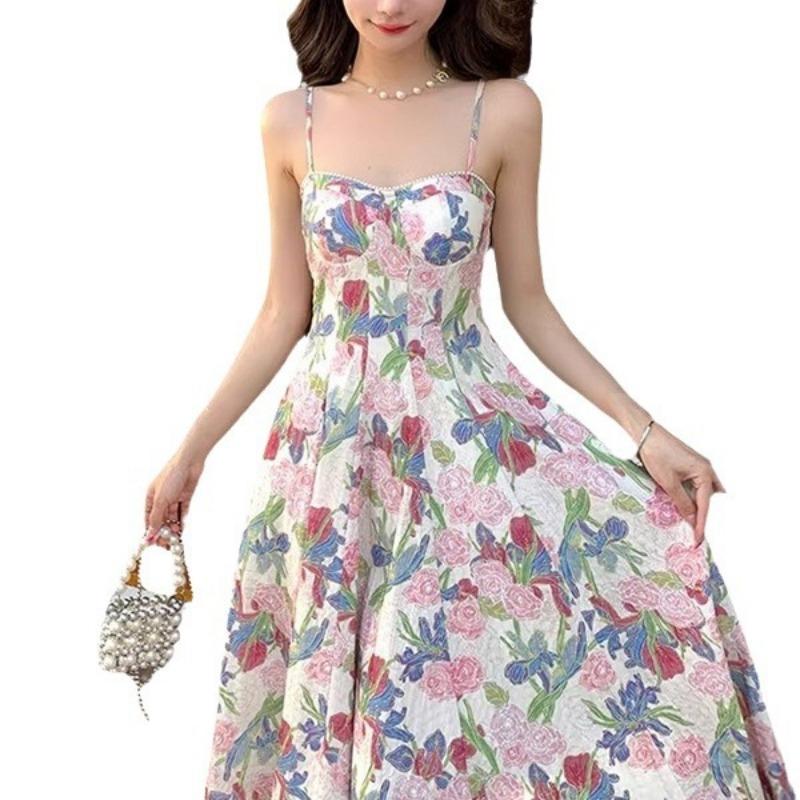 Vestido de mujer francés con cuello halter floral y suave estilo veraniego, vestido largo de alta gama con un toque de estilo.