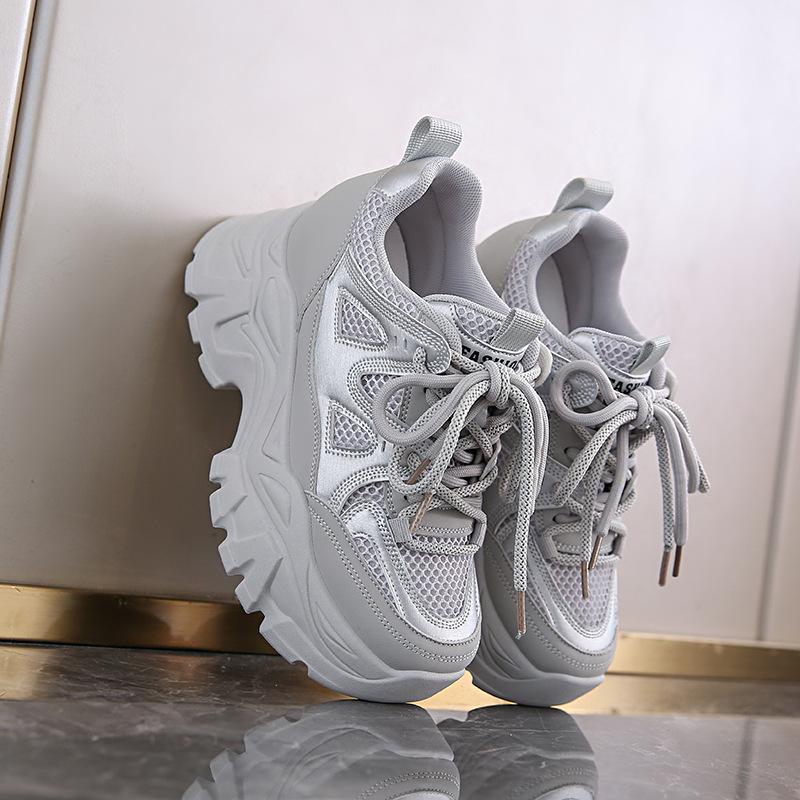 

Повседневная спортивная обувь на платформе с увеличением внутренней высоты для женщин, новинка весны и лета, сетчатая дышащая универсальная обувь 40 серый