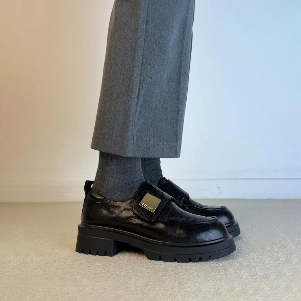 Wersja ze skóry owczej~ Mokasyny z metalową klamrą na rzep, platformowe buty ze skóry w stylu brytyjskim, retro buty wsuwane dla kobiet