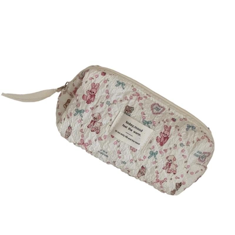 Modern Quilted Carry Bag Polyester Construction Multiple Section Storage For Daily Essential