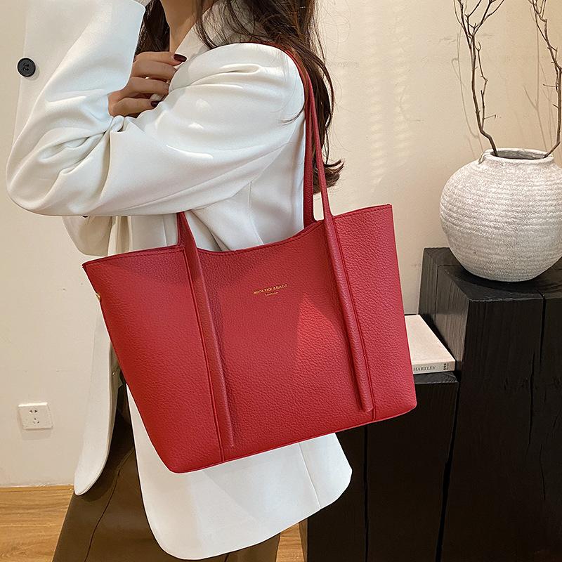 

Сумка-тоут 2025 нова жіноча сумка з імітації шкіри модна сумка високого класу на плече великої місткості для поїздок на роботу жіноча 38*10*24 червоний