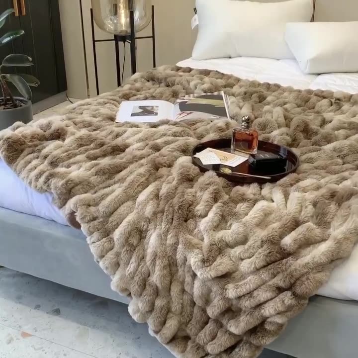 Luxury Soft Faux Rabbit Fur Blanket Winter Thickened Warm Faux Fur Blanket Soft Fluffy Throws Blankets for Sofa Bed Naps