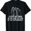 Mothman Kryptid Ich habe Mothman in der Lampenabteilung geküsst T-Shirt