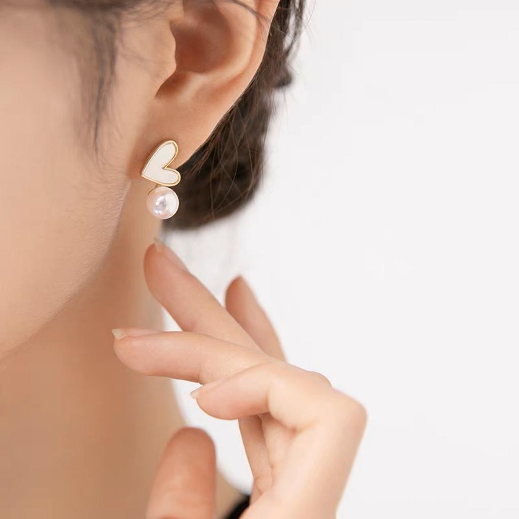 Natural Freshwater Pearl Earrings Women's Design Sense Love Stud Earrings New Korean Ins Sense Retro Earrings Silver Needle Tide