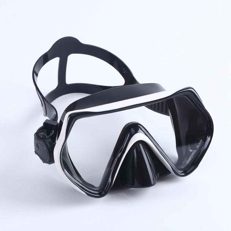 Large Frame Anti-Fog Diving Mask with Tempered Glass and Nose Clip for Adults One Size