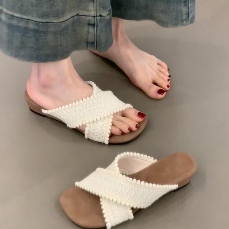 Famous Style Retro Woven One-word Drag Girl Summer 2025 New Outer Wear Seaside Vacation Sexy Open-toed Beach Shoes