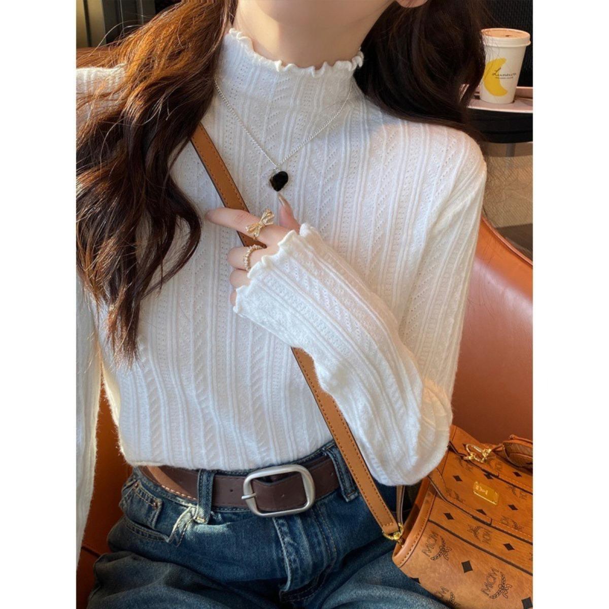 

White Base Shirt for Women In Spring and Autumn, Paired with A Black Velvet Jacket and A Semi High Neck Knitted Top One Size белый