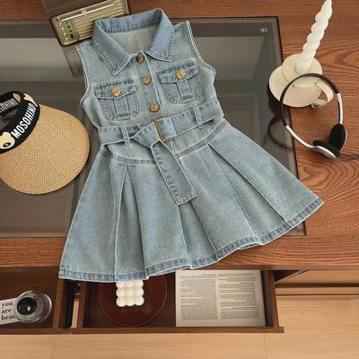 Sommertrend 2025: Prinzessinnenkleid aus Denim für Mädchen