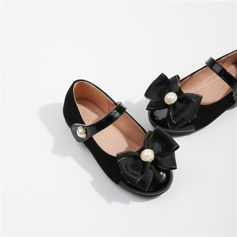 

2024 Осенняя обувь для девочек Милые повседневные кожаные туфли принцессы с жемчугом на плоской подошве Мягкие черные туфли Мэри Джейн с бантом для детей на выпускной 26 чёрный