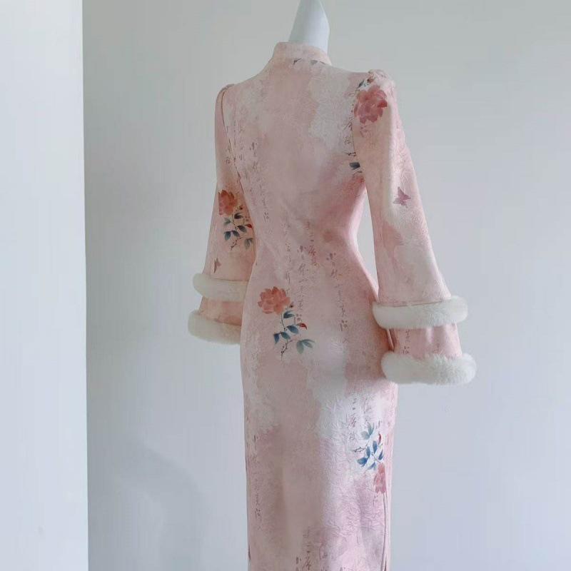 Improved New Chinese Style Cheongsam Dress: Frog Button, Long Sleeve, Velvet, Slimming Waist, Slit, Mid-Length Skirt for Women.