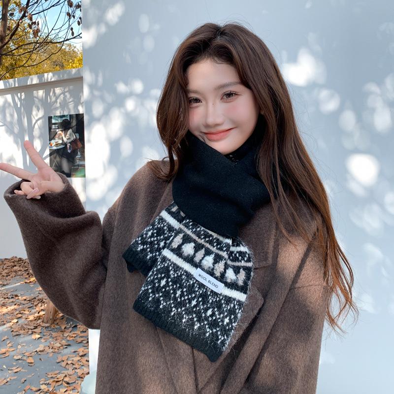 Korean atmosphere knitted scarf women's winter warmth thickened Fair Island jacquard versatile neck protection scarf student model