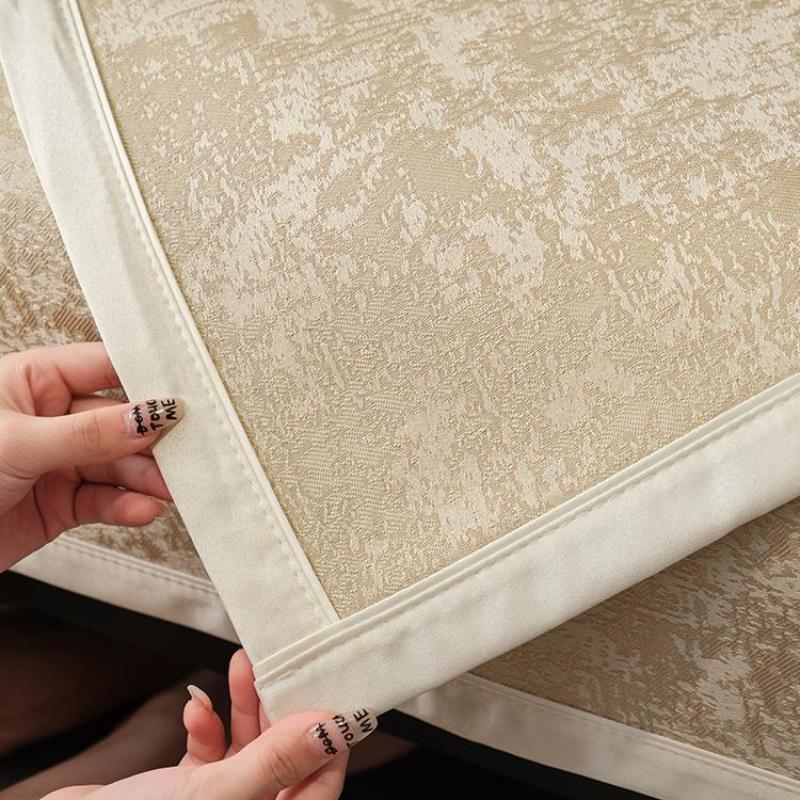 Nordic Luxury Luxury Luxury Sofa Cushion High End Chenille Cover Cloth Simple and Aesthetically Pleasing All Season Universal Anti Slip Seat Cushion