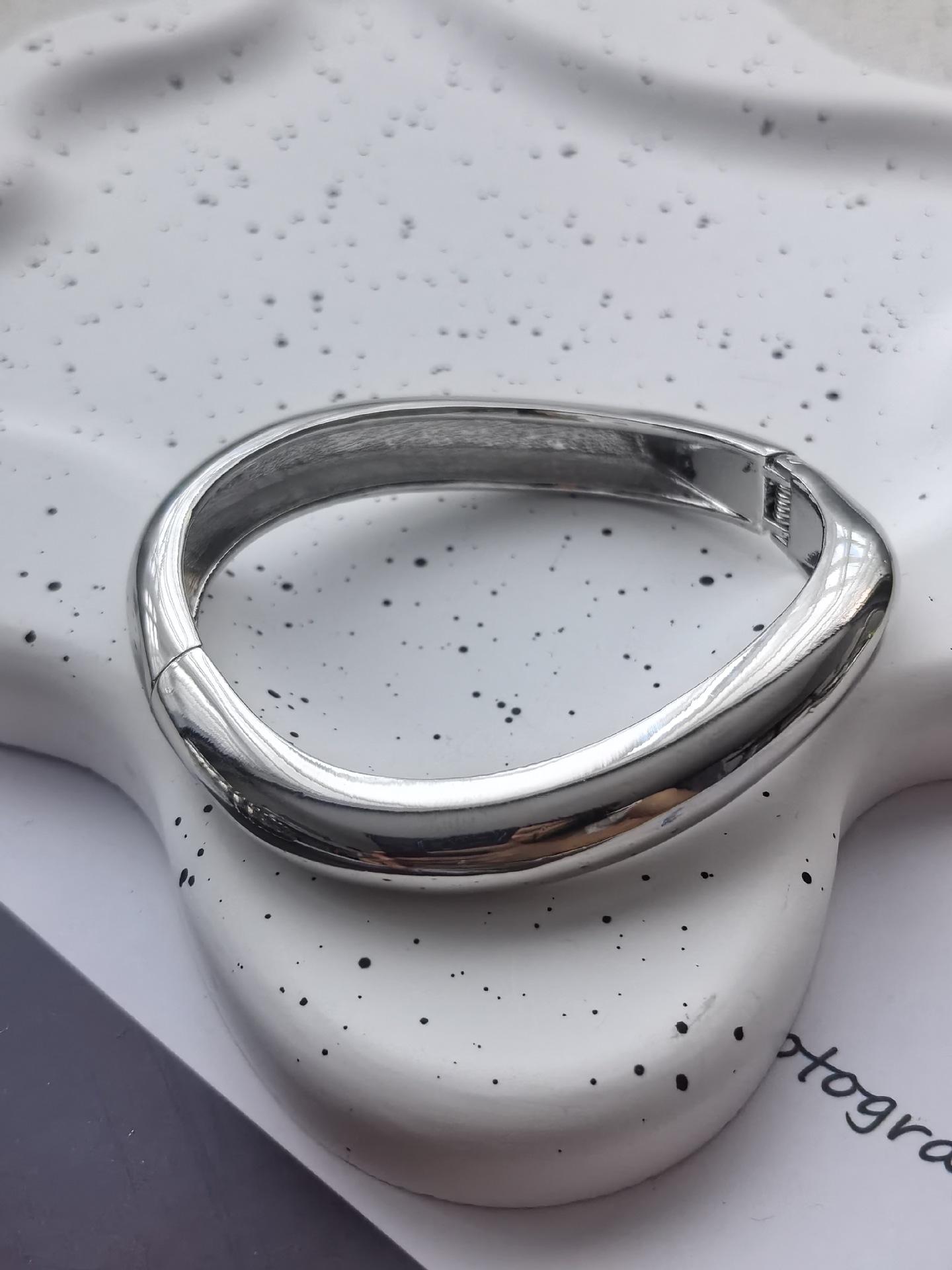 

Vintage Irregular Gold Silver Color Metal Cuff Bangles for Women Men Gift Hip Hop Punk Geometric Round Bracelet Party Jewelry