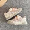 Scarpe da ginnastica in rete traspirante da donna 2025 nuove estive con plateau bianche con gonne, scarpe a pane, scarpe da ginnastica tedesche da donna