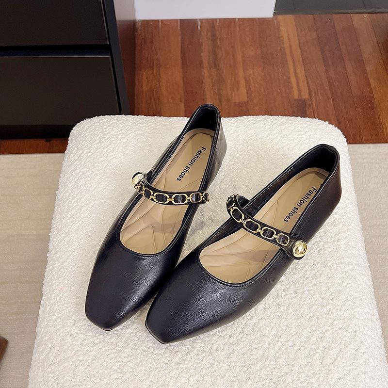 

French retro single shoes women s 2025 spring and autumn new low-heeled square head shallow mouth one-word buckle with shallow mouth Mary Jane shoes 40