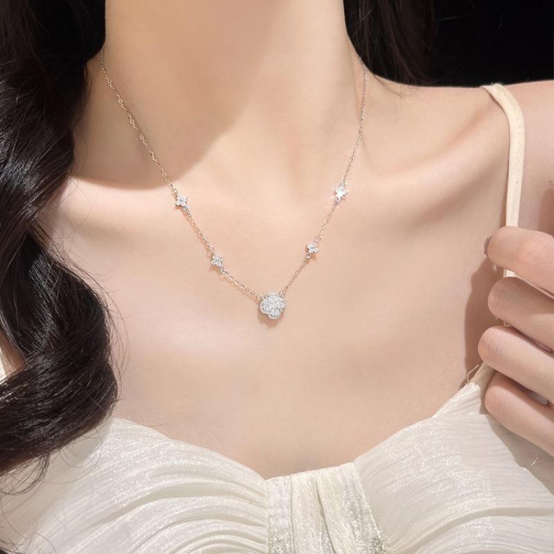 S925 Sterling Silber Kleeblatt Halskette für Damen Voller Diamant Schlüsselbein Kette Leicht