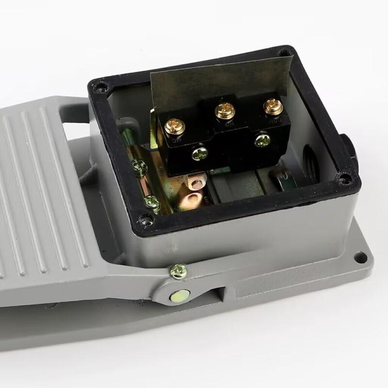 LT4 Self-Resetting Foot Pedal Switch
